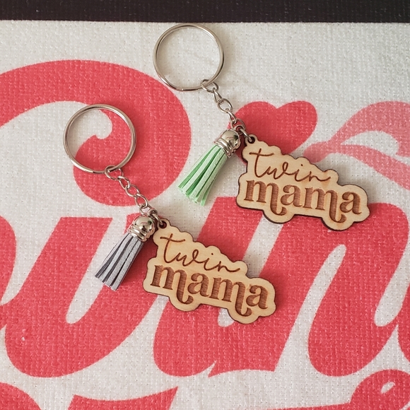 ***New Never Used*** Wooden Twin Mama Keychain w/tassel - Picture 4 of 4